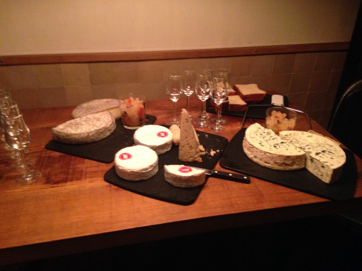 Mark_at_SMWS's tweet photo. Thinking of you @Kai_at_SMWS #rumtasting #foodpairing #lesrouquins #smwspartnerbar #smwsfrance @SMWSFR https://t.co/qJWZ4V6cBX