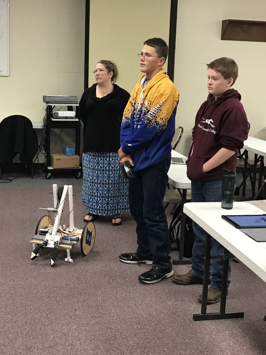 brmohr's tweet photo. Robotics presenting to the BOE tonight #lionwork https://t.co/x48wolXxGJ