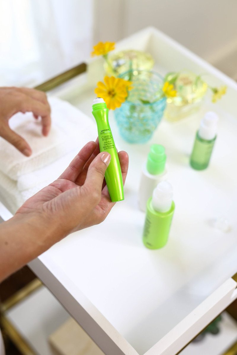 garnierUSA's tweet photo. Had a long day? #ClearlyBrighter Eye Roller helps banish bags and helps you look more awake! π π https://t.co/8CGHIo0B4v