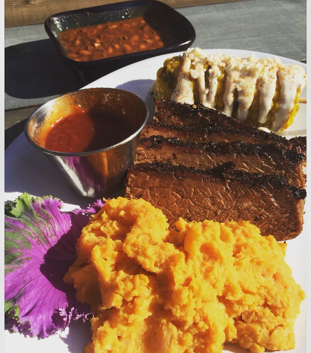raysriobravo's tweet photo. Treat yourself right by trying our backyard picnic brisket platter! #youdeserveit #brisket #fallfood #mondaymotivation #riofreshriofun https://t.co/hEiYhJ7wyz