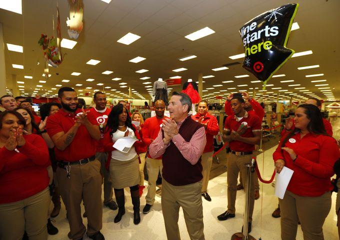 We’re still #hiring seasonal store &amp; DC team members to help us make holiday magic for guests. Apply here: tgt.biz/huj2