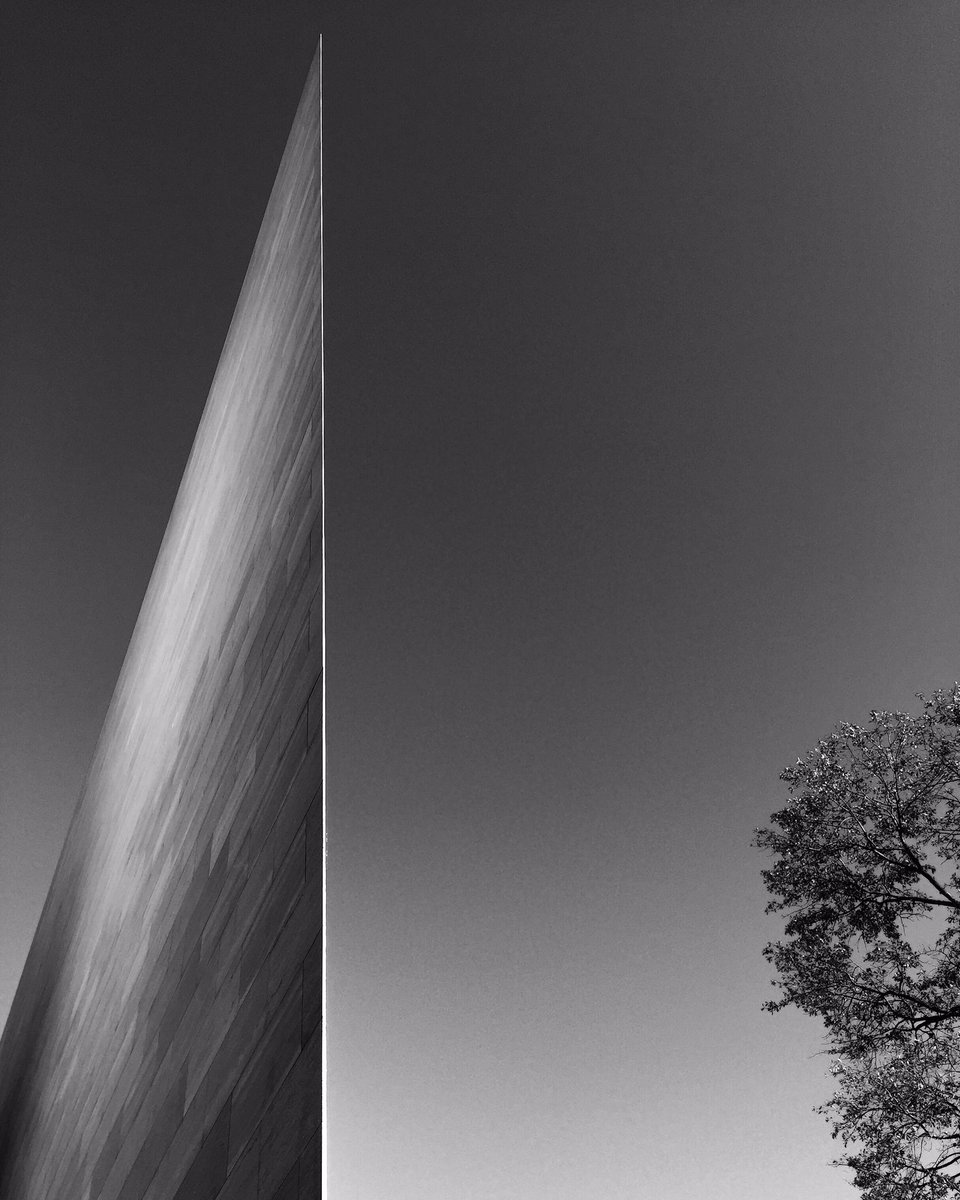 EvaKodouskova's tweet photo. Unbelievably sharp #nationalgallery #dcarchitecture #impei #eastbuilding #iseedc2016 @ngadc https://t.co/ImtSd8MP36