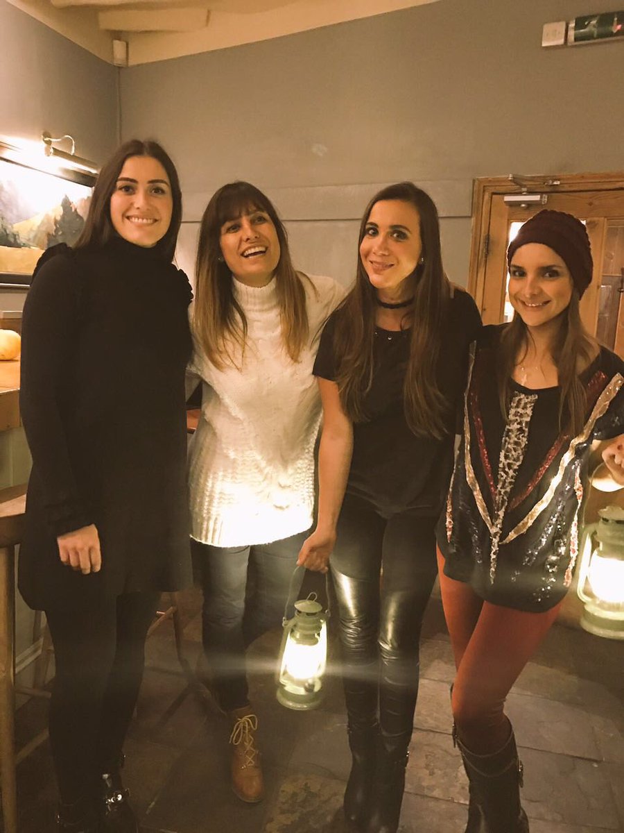 PrincElsa's tweet photo. La revoltura de idiomas y sonrisas en una misma mesa da PAZ. ¡Buenas noches! ✌️️
#DeliciousIngredients #MamáIntegral https://t.co/BN43Sc8WTT