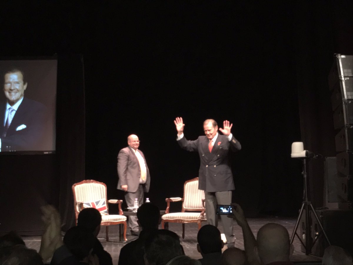 jonmann01's tweet image. Great to be at an evening with @sirrogermoore. Very entertaining and such a humble, self deprecating man. #onlyonebond