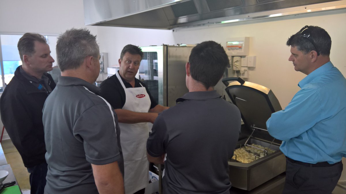 comcater's tweet image. @FRIMA_AUS training yesterday at CFE #SouthAustralia #brattpan #advancedcooking