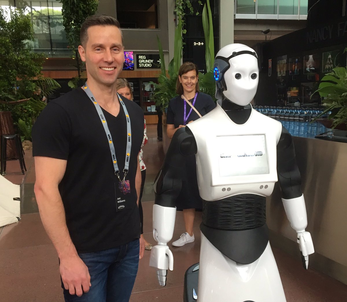 freediveguy's tweet photo. Always a pleasure meeting a new keynote speaker #iamwiredforwonder #chip #cba #techinnovation https://t.co/pjmicYSAuE