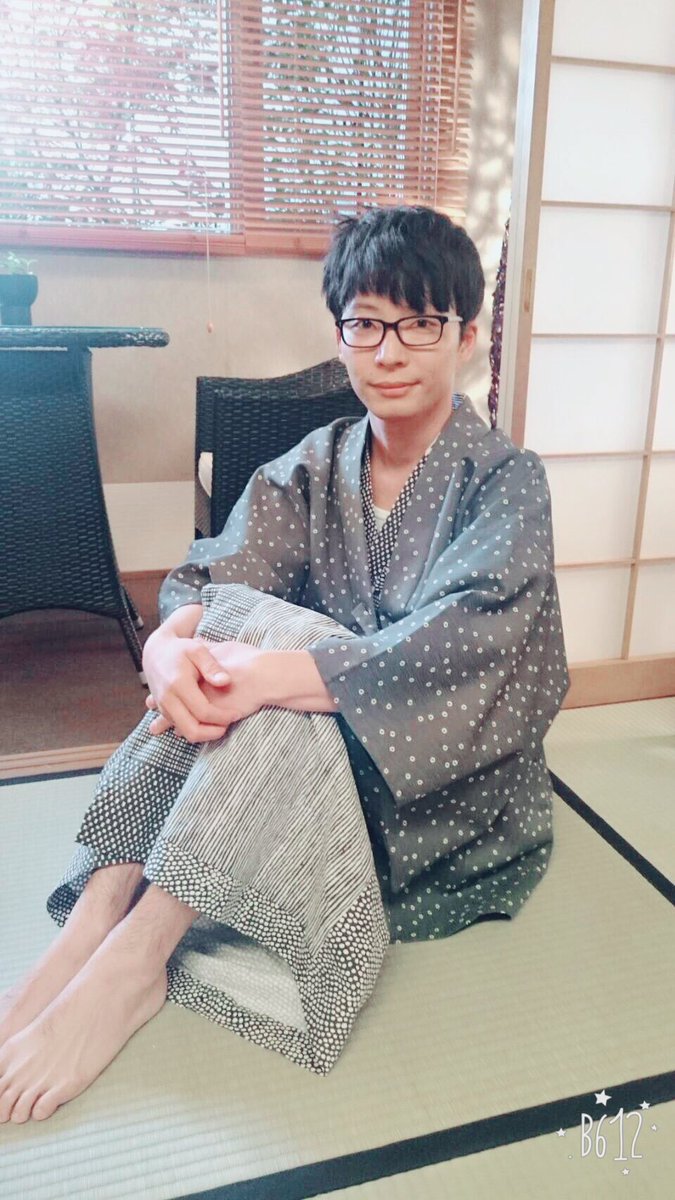 Kahoshino A Twitter はぁぁやば 浴衣に寝癖に体育座りにスネ美指 そして学ランww 学ラン姿久しぶりすぎて違和感 笑 私の中で 源ちゃんの学ラン 大人計画になってしまう 笑 いやぁ 公式さんありがとう 星野源 逃げ恥 T Co Ov33rc967d