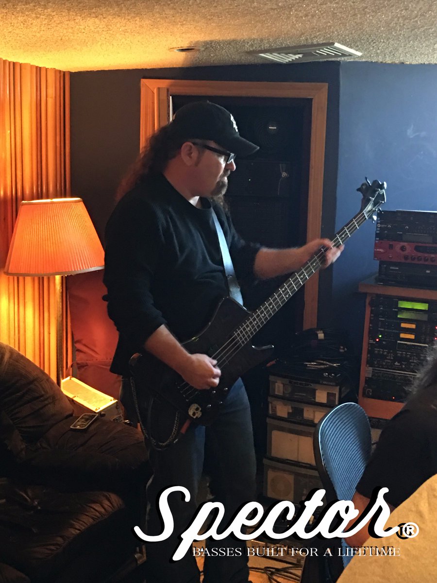 iogband's tweet photo. #IOG in Studio #newmusic coming soon on #toilrecords #JROCK #managa #rock #indiemusic https://t.co/JqAElLWaLc