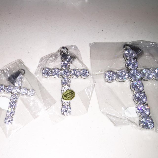 hiphopbling's tweet photo. Bling Bling Crosses
https://t.co/CFGLxEP4bg
#icedoutcross #CZcross #diamondcross #hiphopcross #hiphoppendant https://t.co/wTEi5mm3g3