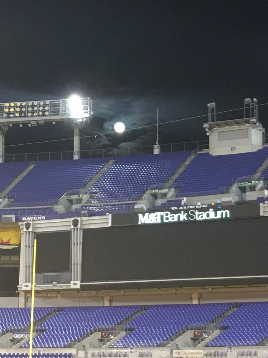 JP_Meadows's tweet photo. #supermoon #supercoffee #supernight #superdonuts #runninravens @DunkinBaltimore https://t.co/7k2uJILj2N
