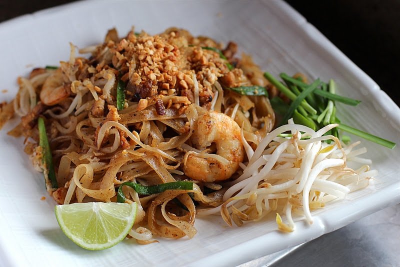 worldoflavour's tweet photo. #Padthai is one of the most popular #thai dishes and is definitely one of my favourites! https://t.co/yKB3S3LF44