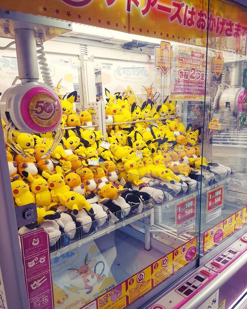 Charlotte_W_W's tweet photo. Pikacu! A shop dedicated to grabber game machines #onlyintokyo #pokemon #electiccity #akih… https://t.co/Ibh8DzwesR https://t.co/XIe6PpQGmJ