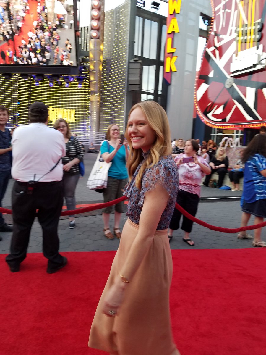 BettejeanSpata4's tweet photo. First walk as Abby on the red carpet! 💜⏳ #DayofDays #Days51 @MarciMiller https://t.co/GOtLPJQndM