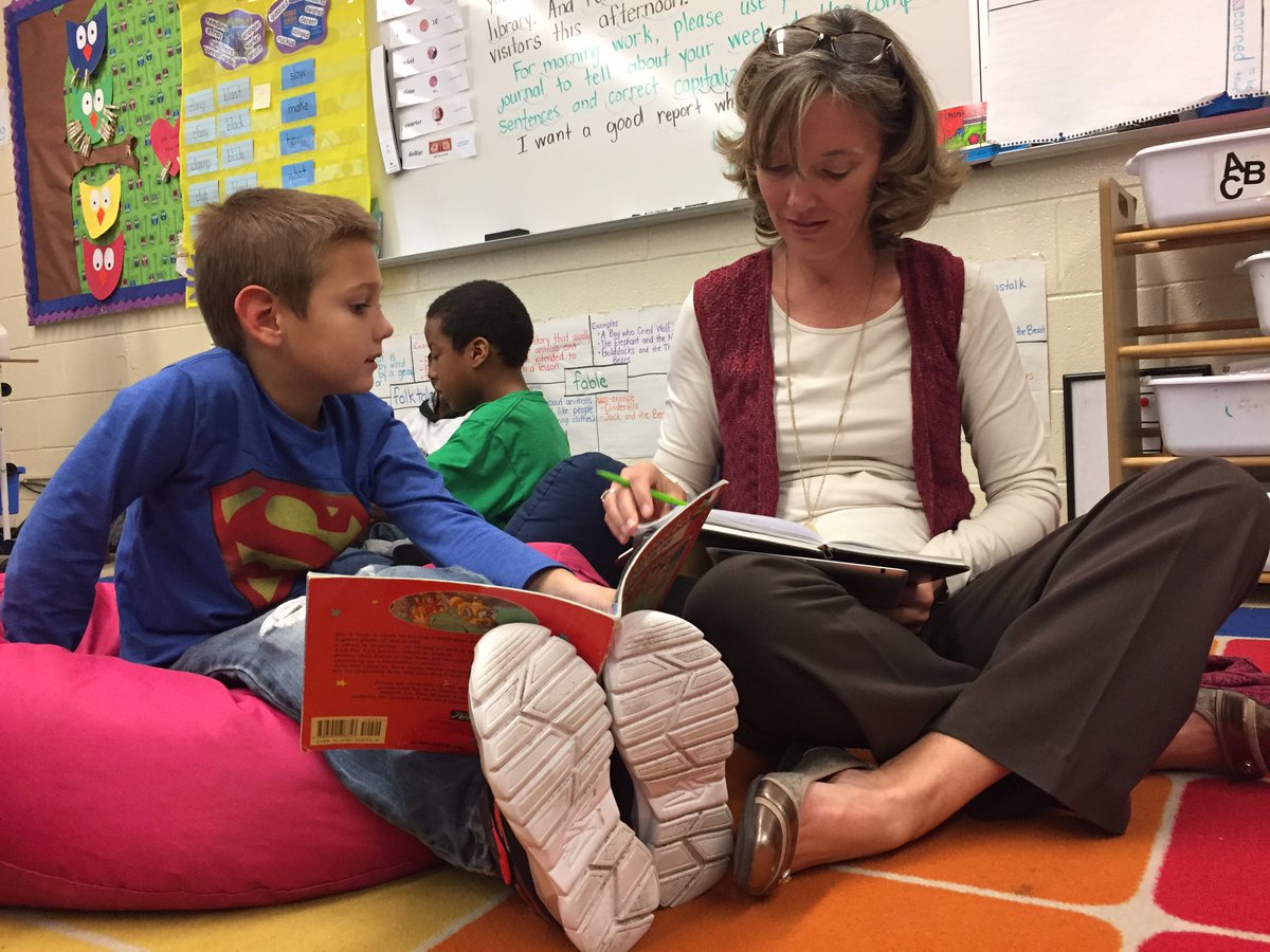 Kim_Scott_15's tweet image. Absolutely LOVED learning more about reading today with #BethWhite from @UofSC! #ReadersAreLeaders #APsLearnToo