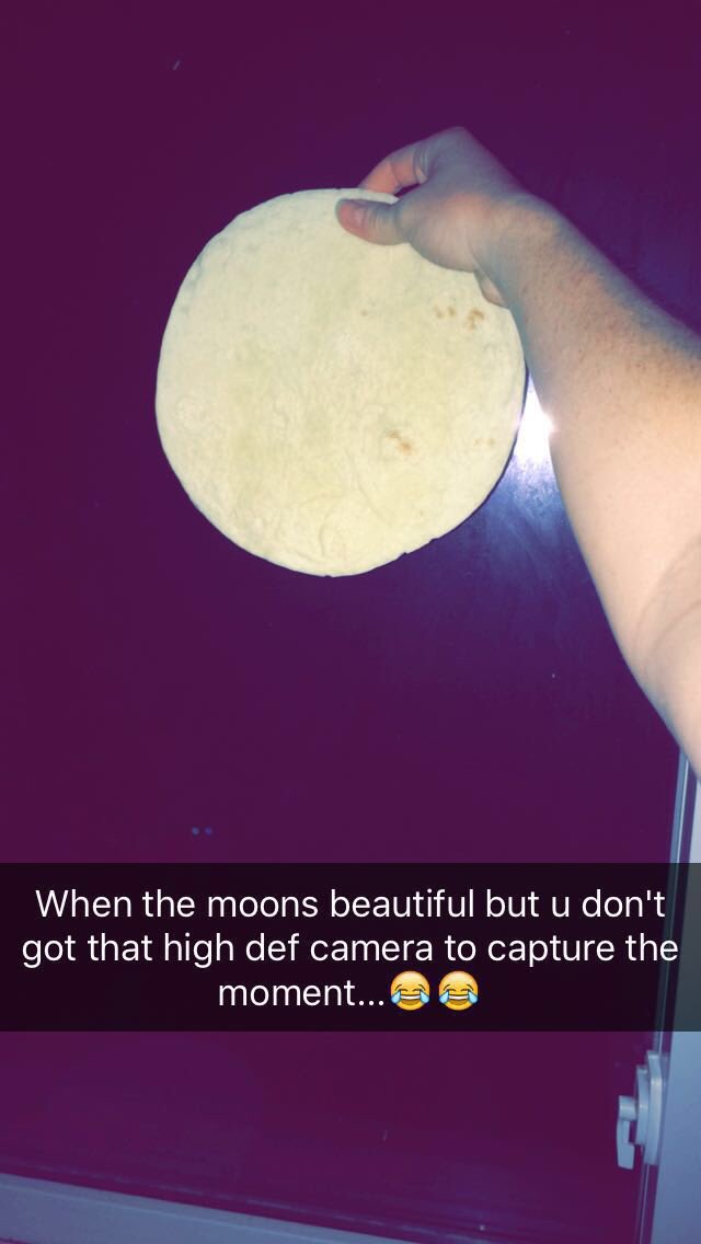 runnergirlgrace's tweet photo. Tonight's super moon tho😍😂 https://t.co/Iqu8RvPsU7