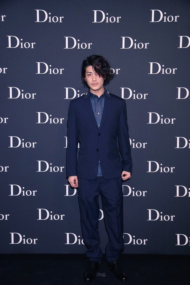 ha_rumaru's tweet photo. 話変わるんですけど。
スーツ赤西くんの溢れんばかりのいい男オーラやばいですよね。 https://t.co/lkKjJg8drW