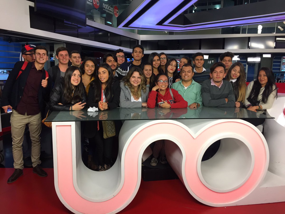 JulianFMartinez's tweet photo. Hoy en la emisión de @NoticiasUno nos acompañan estudiantes de @ComSolUTadeo #Bienvenidos https://t.co/GvawjUihwc