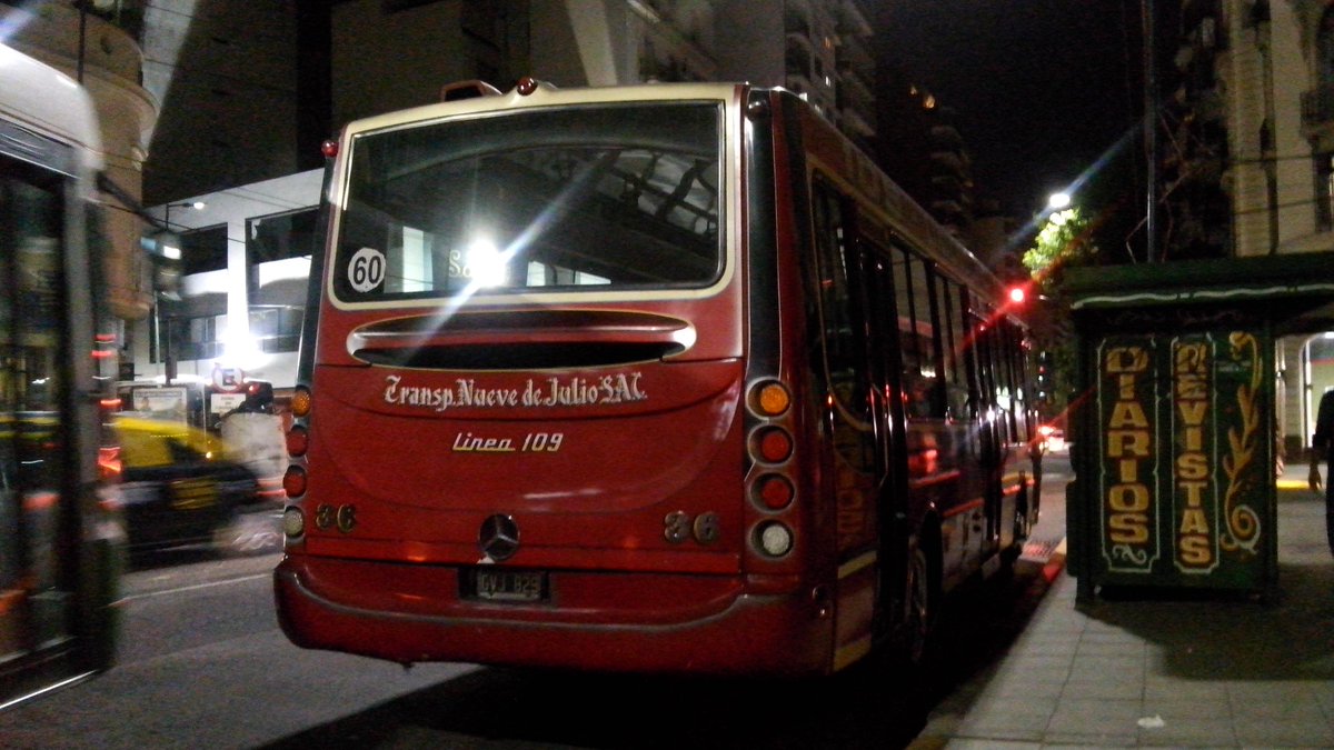 Harry Potter y el Misterio de que corno hace un 109 estacionado en Rivadavia al 4000?