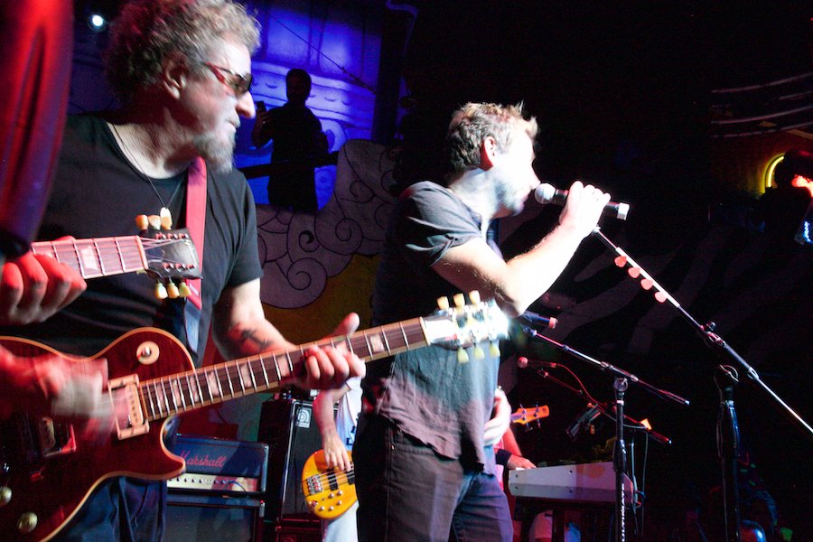 sammyhagar's tweet photo. Sammy and Chad Kroeger hopped on stage and jammed some tunes with Cabo Uno at the @CaboWaboCSL Cantina in Cabo last night! https://t.co/EiJnjzhEau