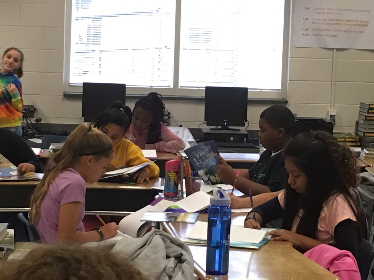 PilotPrincipal1's tweet photo. 5th graders engaged in research. Identifying key details at its best. #PilotES #ARCRocks @PilotPrincipal1 @GCSchoolsNC @AmericanReading https://t.co/WlmeX65mPB