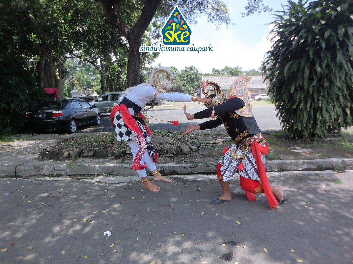 Selamat pagi,,,,,

Ada yang tahu ini karakter dari wayang apa ???

yuk,,, comment :)
