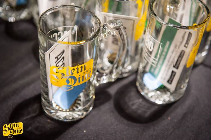 MyAccio's tweet photo. Loving this shot of the awesome @steinanddine + Accio mugs! What a great event at the @VicPubMark #YYJ https://t.co/AqFcQpQuru