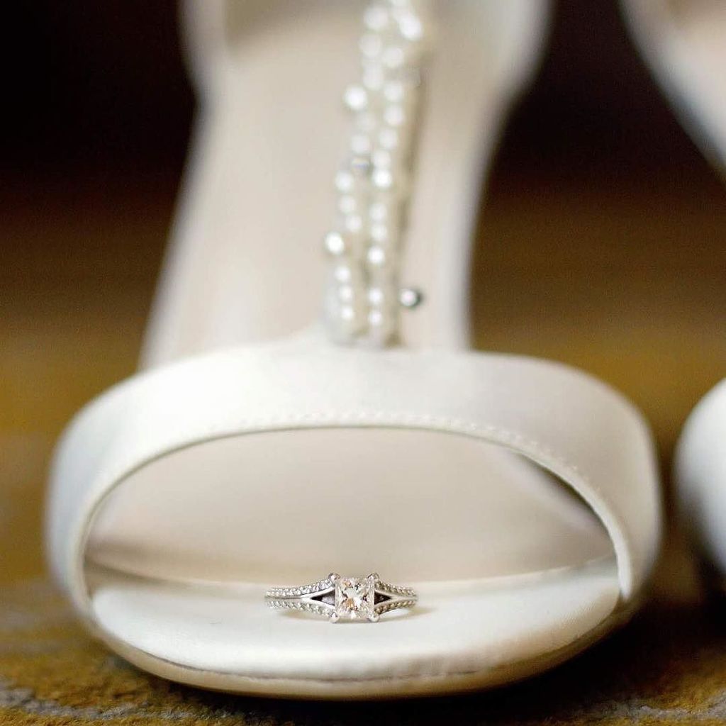 NNicelyPhotos's tweet photo. "Who, being loved, is poor?" -Oscar Wilde #nnicelyphotography #weddingrings #weddingshoes … https://t.co/iyEtRa1pfl https://t.co/WiO43VEgEF