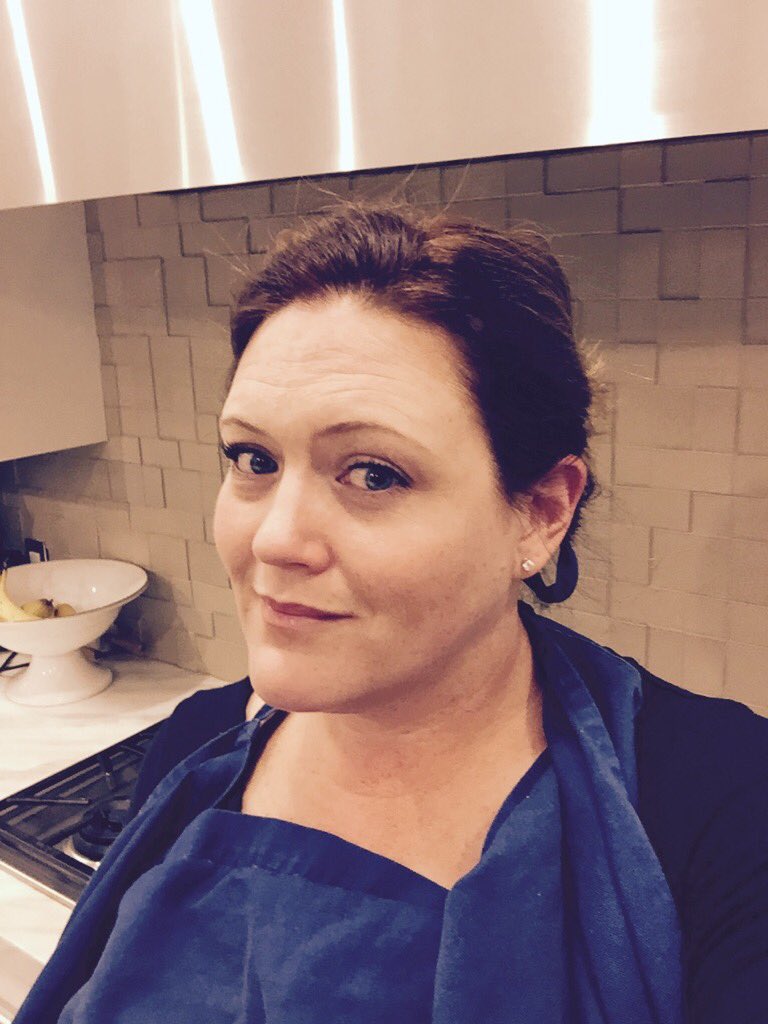 LexMelrose's tweet photo. Wearing an apron as a bib so I don't get my show clothes dirty. #groundlings #smartornot #dayoftheshowy'all #befunny https://t.co/k3yXQWH2la