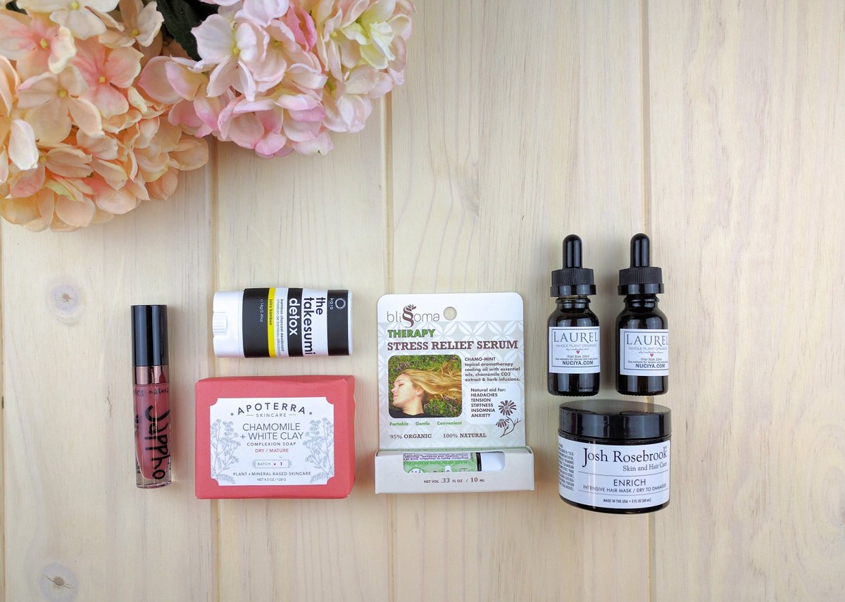 We're kicking off the holiday season with a giveaway! Visit our blog for details. 3 winners, open intentionally! bit.ly/2g9JdvE