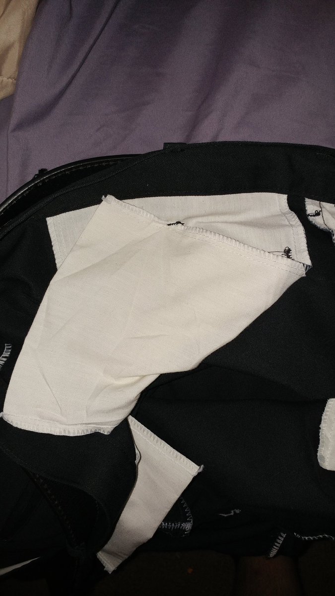 WP7_XBOX's tweet photo. @Dickies Oh No There's quite a problem with my pants. I either lose a belt loop or don't get a pocket. :( https://t.co/0H5XzR4n4i