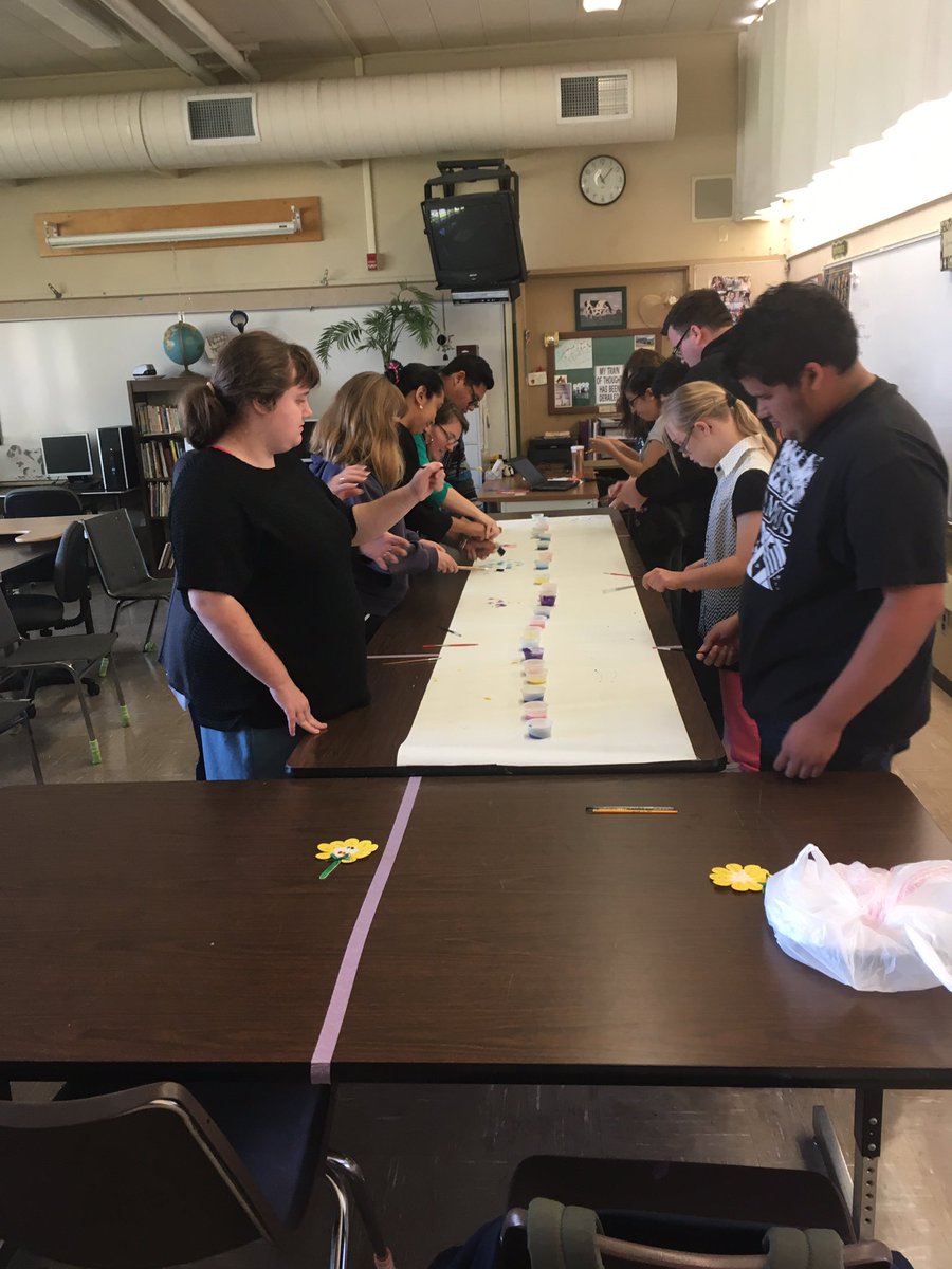 KWatson_MDUSD's tweet photo. Day 14: The joy of watching a well-planned lesson &amp; engaged students. Ms. Kim teaches Jackson Pollock - Bridge. #gratitude30 #mdusdmoves https://t.co/v66vDxyQfG