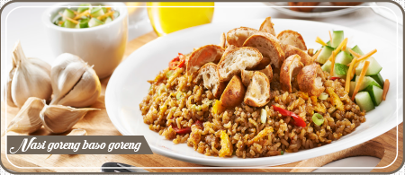 BMKResto's tweet photo. Nasi goreng cocoknya pakai topping Baso Goreng. Menu ini cuma ada di BMK. https://t.co/h7hXCE3RSy
