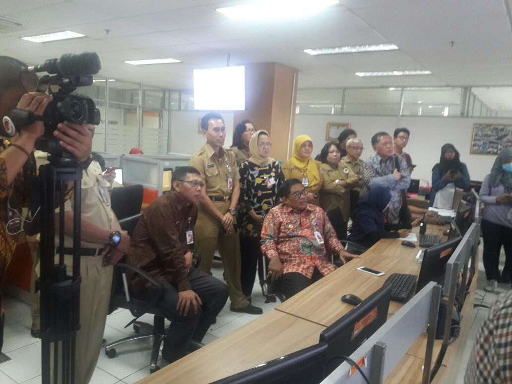 Plt. Gubernur Provinsi DKI Jakarta tinjau kesiapan BPBD dalam menghadapi musim hujan di ruang Pusdalops &amp; Call Center #JakartaSiaga112