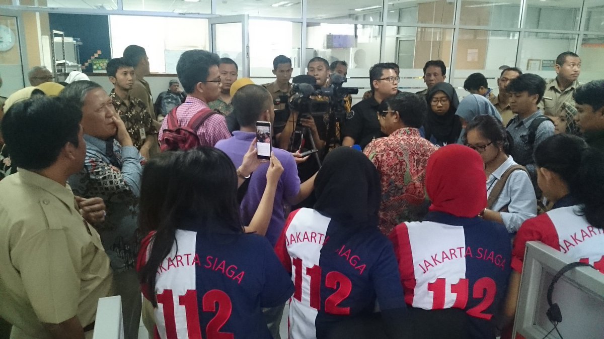 Plt. Gubernur Provinsi DKI Jakarta bersama Agent Call Center #JakartaSiaga112
