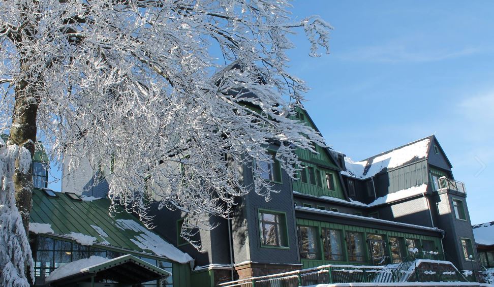 gabelbach's tweet image. Welch #Vollmond letzte Nacht. Ob die #Sonne heute wieder
so hübsch auf den #Schnee scheint? Herzlich Willkommen auf #Gabelbach.