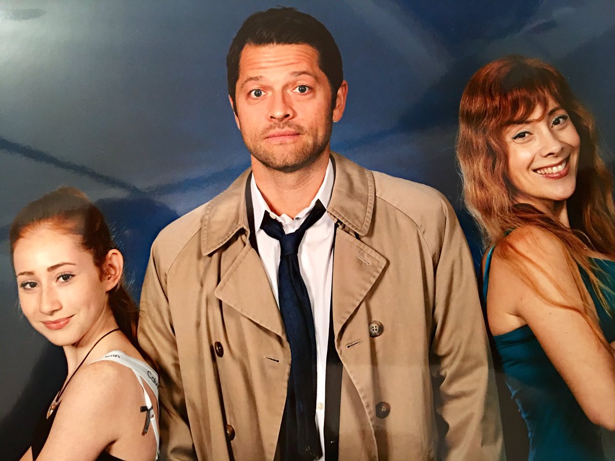 ShaleeMusic's tweet photo. This weekend was one of the funniest of my life at the Supernatural Convention!!#JensenAckles #mishacollins #supernatural. Awesome people!! https://t.co/JjtYsaOeon