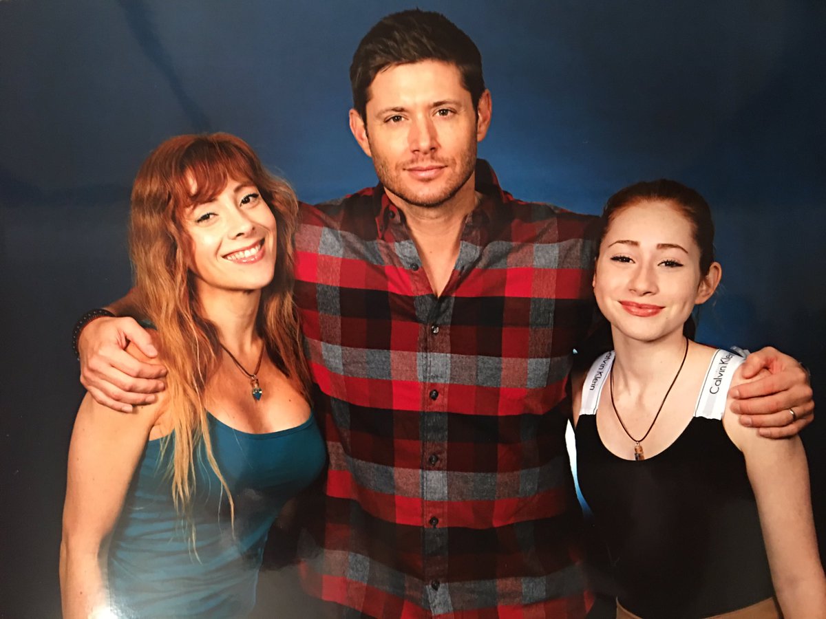 ShaleeMusic's tweet photo. This weekend was one of the funniest of my life at the Supernatural Convention!!#JensenAckles #mishacollins #supernatural. Awesome people!! https://t.co/JjtYsaOeon