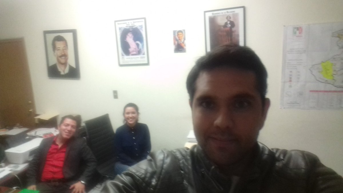 AlexEulloqui's tweet photo. Trabajando, formando y transformando. Siempre con el mejor humor Preparandonos para nuestra #2GEEC.
@SusDavila @AldoArgueta @ICADEPMichoacan https://t.co/3SEe48jnQK