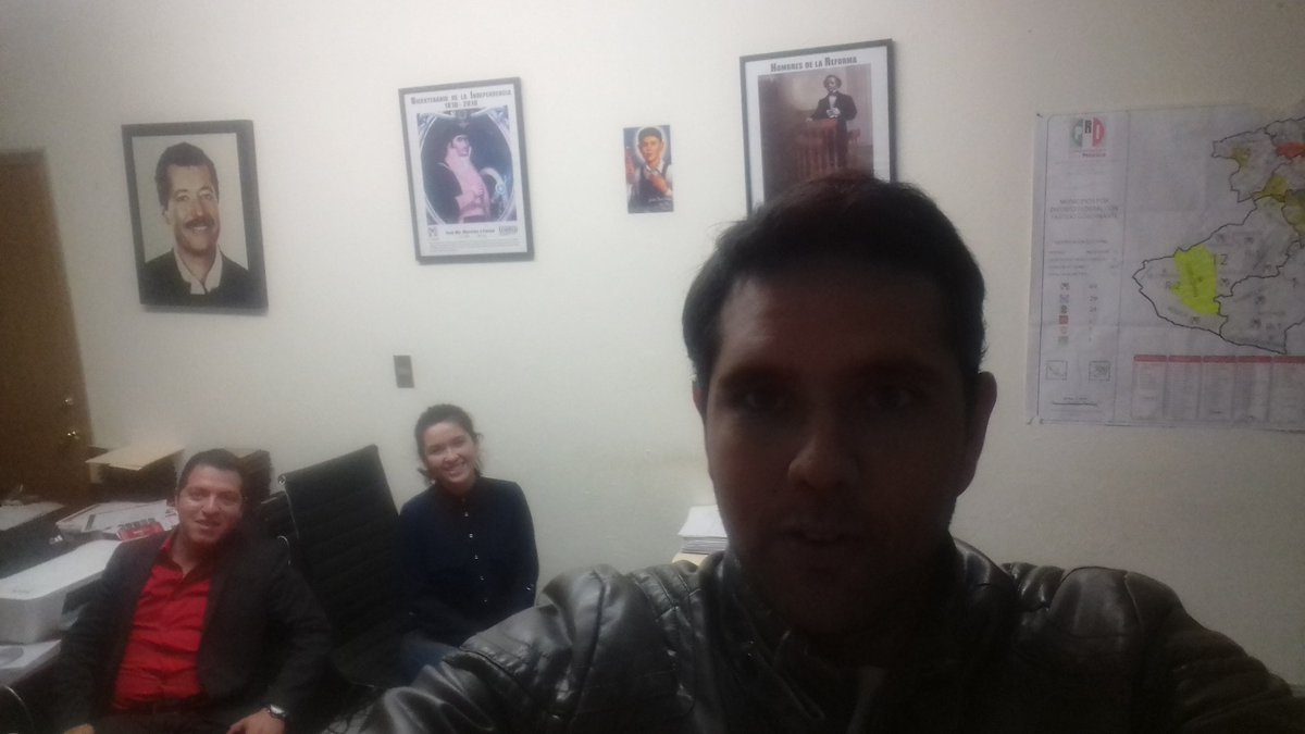 AlexEulloqui's tweet photo. Trabajando, formando y transformando. Siempre con el mejor humor Preparandonos para nuestra #2GEEC.
@SusDavila @AldoArgueta @ICADEPMichoacan https://t.co/3SEe48jnQK