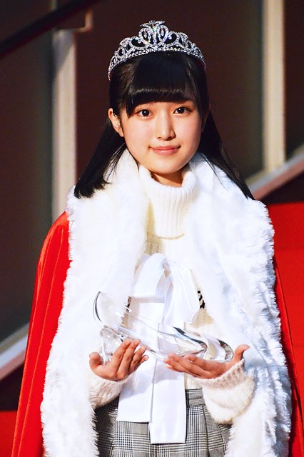 引越しのサカイcmの女の子がかわいい サラサラロングの女優は福本莉子 かれとぴ Current Topics