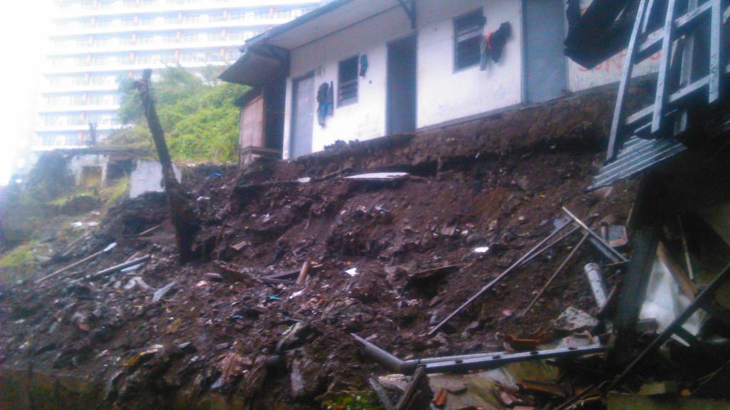 17.14: RT <a href="/aku_liqueur/">Ali</a>: Longsor Hegarmanah rt10/03 gg.Anapi cc: <a href="/dbmpkotabdg/">DBMP Bandung</a> <a href="/Kec_Cidadap/">Kecamatan Cidadap</a>