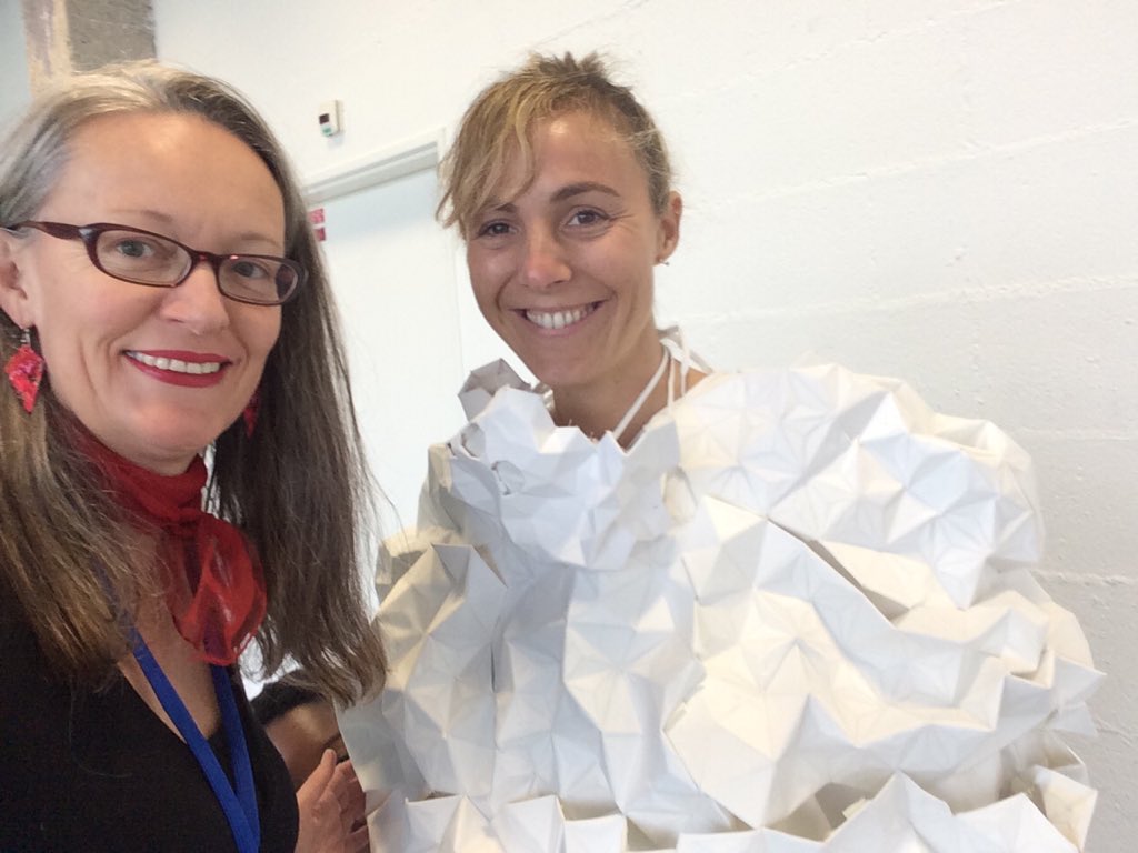 Invisible_Dust's tweet image. Just dressing the model to make #airpollution visible #humansensor  @lesrespirations Paris!