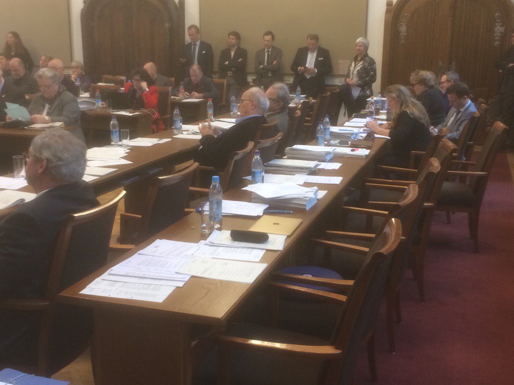 Haushaltsdebatte: OB Reiter rügt Versagen bei Prioritäten-Setzung. Danach viele leere Stühle, bes. bei der CSU