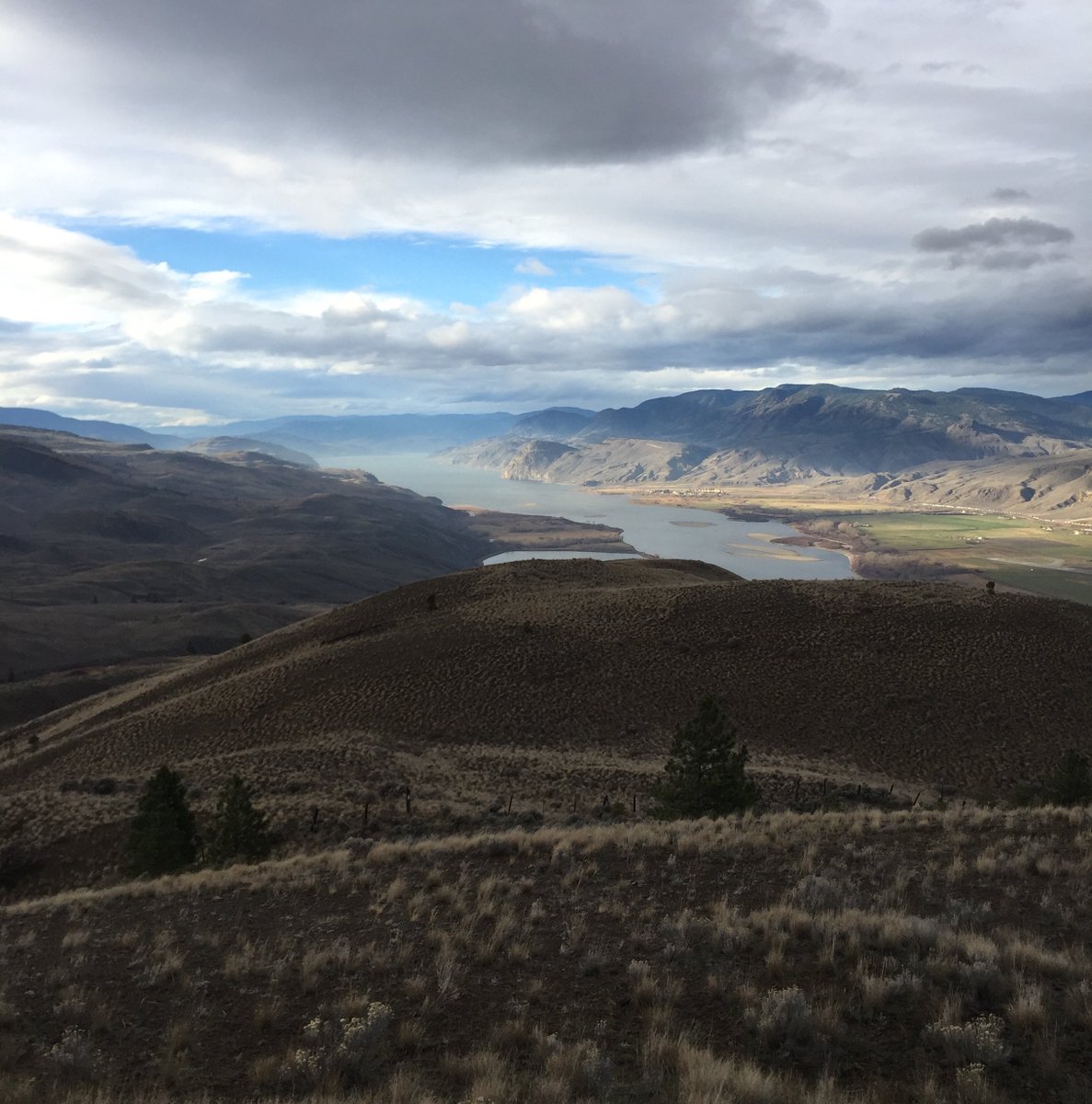 BCSEAKamloops's tweet photo. Using everyday sustainable energy means... Hiking with friends in Kenna Cartwright Park! :) #NeedEnergyHeroes #ESESE #Kamloops https://t.co/bct0imSp4A