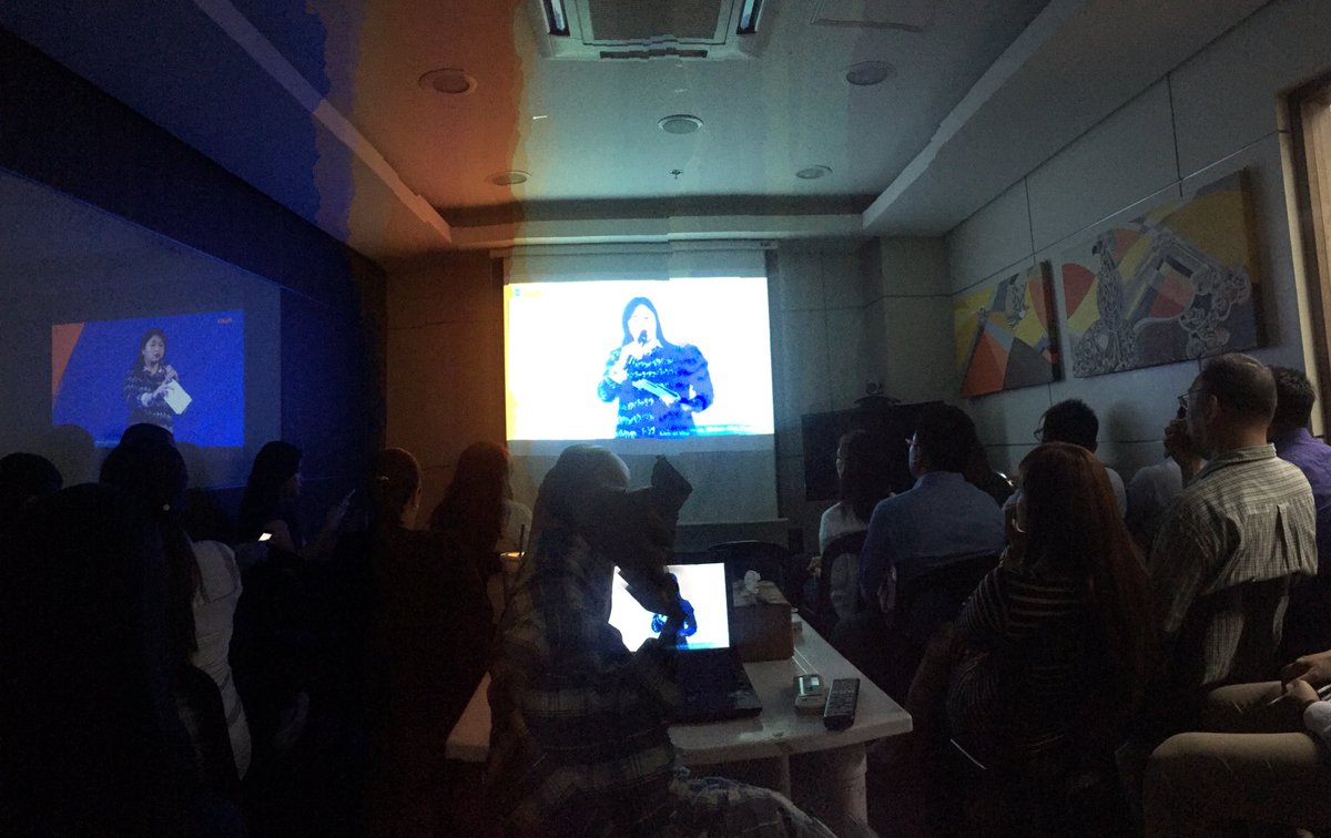 meetbridgette's tweet photo. Watching live all the way from #AbreezaMall. #AyalaCitizen https://t.co/nv1o8HKTfu