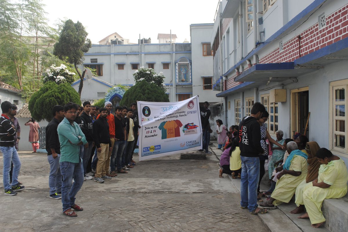 abhimanyu_chhn's tweet photo. An initiative started by the student of #NIFFT_Ranchi to help poor and needy in winter by donating clothes.
#UMEED 
https://t.co/zGu707fIn9 https://t.co/HUqTnV5qJ8