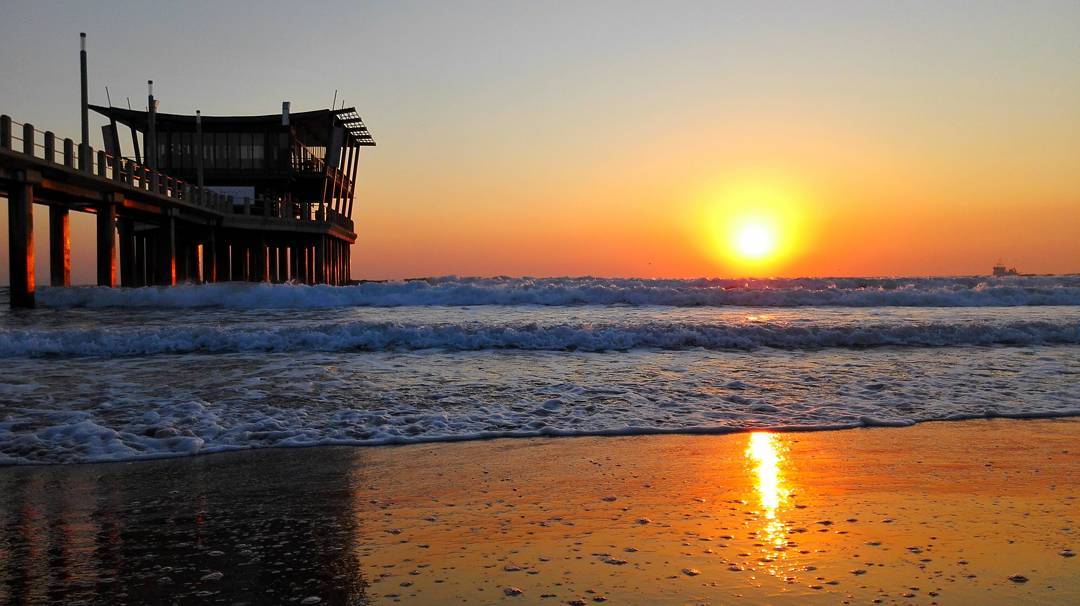 Can you wait for summer mornings like this? 👏🌞👙💙
(📷: @optic.odyssey) #regram #ushakabeach #durban #summer