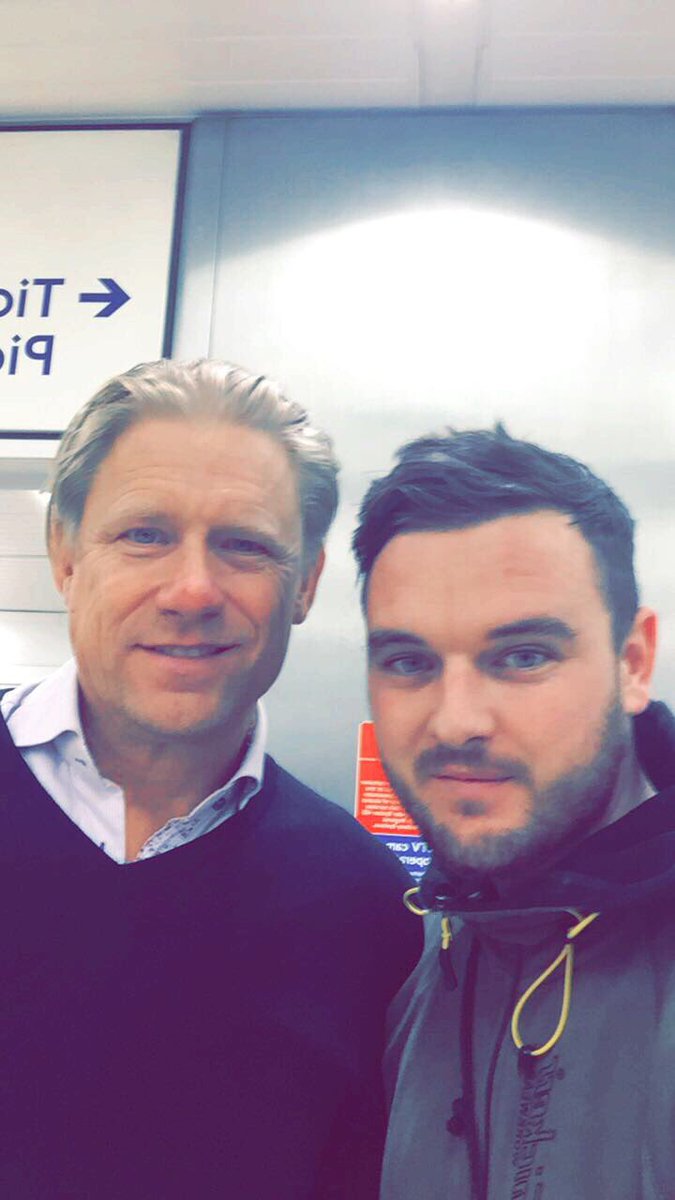 silverbushy's tweet photo. Thanks for the photo yesterday @Pschmeichel1 #legend #no1keeper https://t.co/7GlQvl8B61