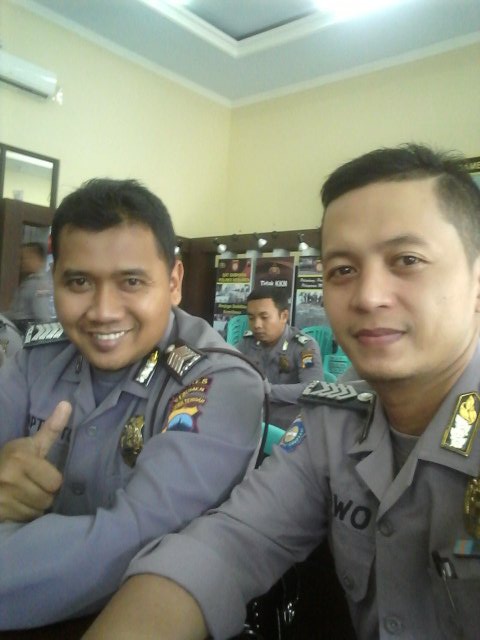 Bowo_Milanello7's tweet photo. Before arahan kapolres siang ini 😎 https://t.co/thylTvZoVL