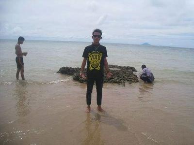 Come hangout with me on #BIGOLIVE. web.live.bigo.sg/2116021097_147…